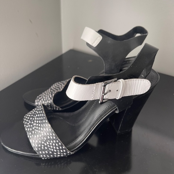 Tahari Women sandals size 8 1/2 - Picture 4 of 7